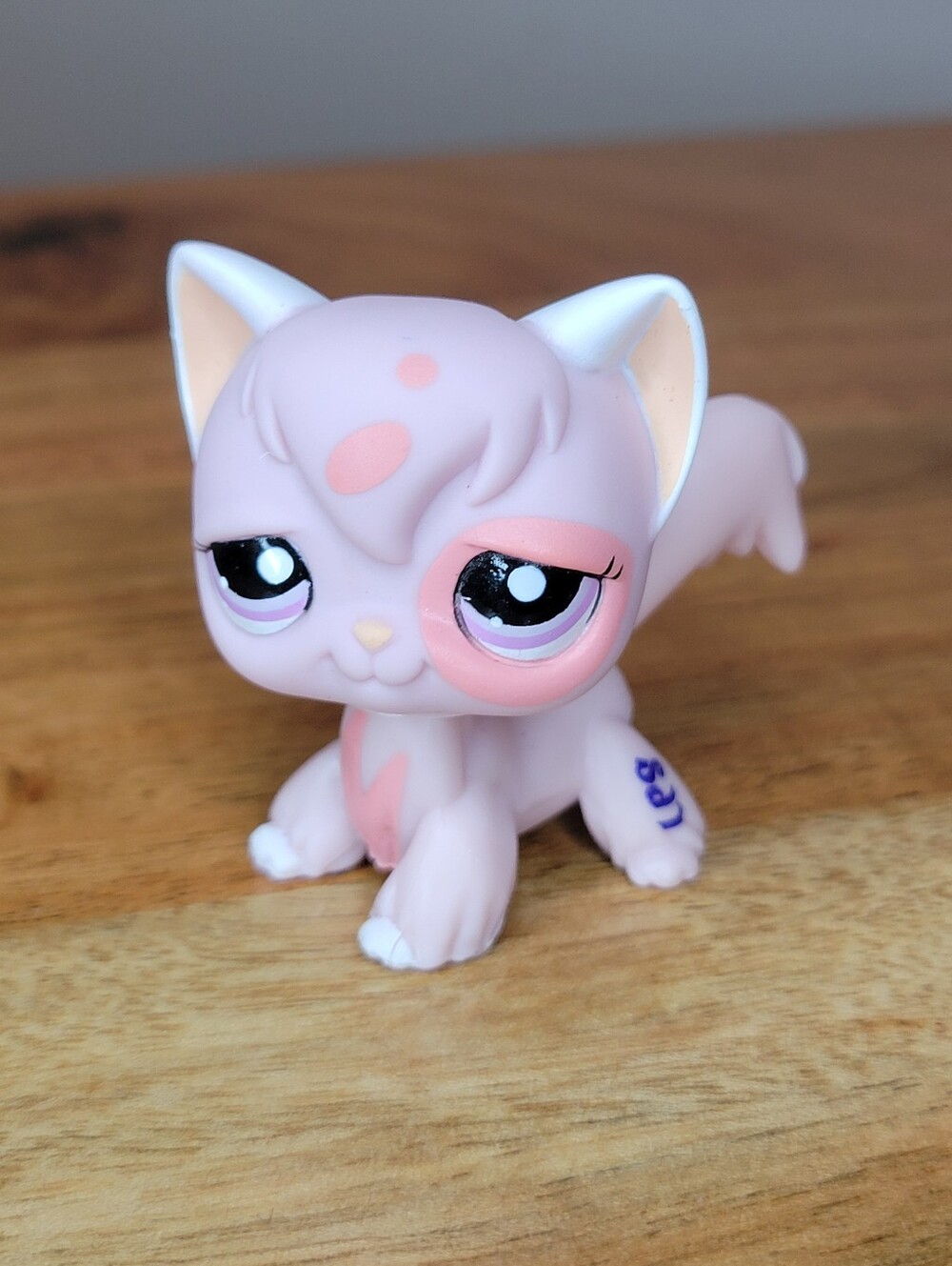Hasbro Littlest Pet Shop (LPS) #1726 Angora Pink Longhair Cat